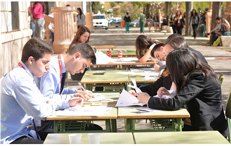 Foto estudiants al pati